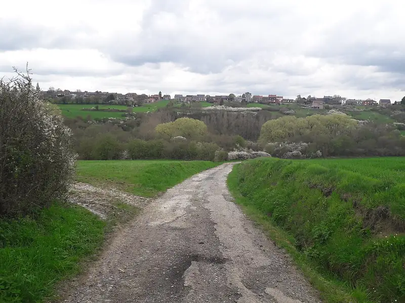 Aisemont vu depuis le bas de la vallée, près du Ravel