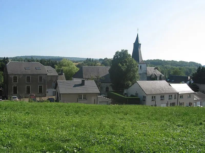 Attert (Belgique), le quartier de l'église Saint-Etienne (Tour du XVIe siècle)