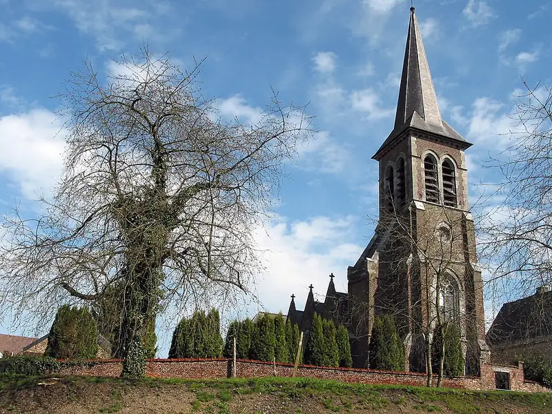Bienne-lez-Happart (Belgique), l'église Saint-Remy (XVIe siècle)