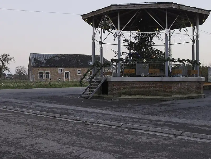 Kiosque du centre du village