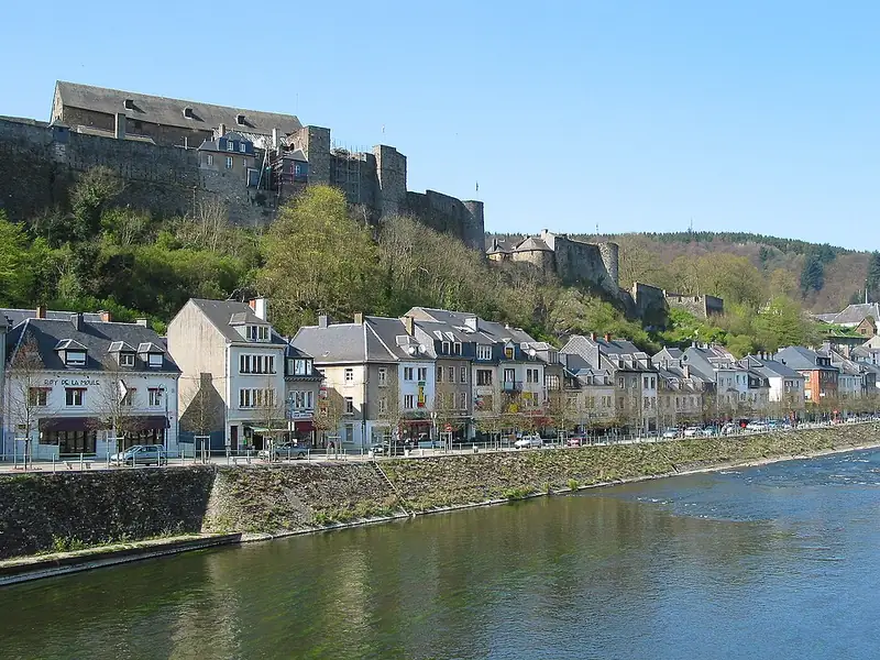 Bouillon (Belgique) : la Semois, la ville et le château-fort (Xe–XVIe siècles)