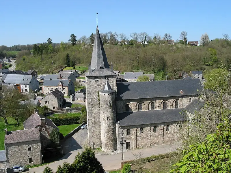 Celles (Namur) (Belgique), église Saint-Hadelin (Église romane primaire du XIe siècle)