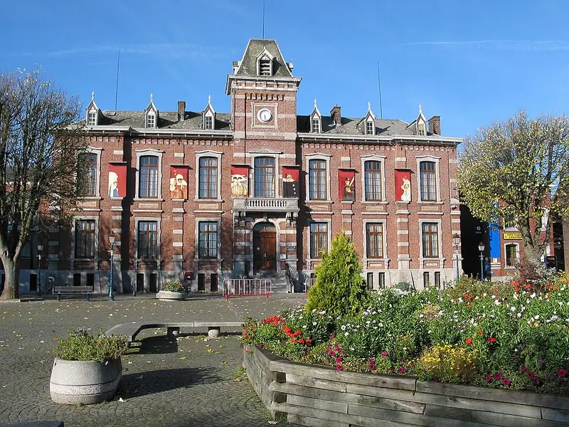 Chapelle-lez-Herlaimont (Belgique), l'hôtel communal (1892)