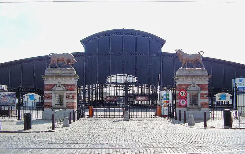 Abattoirs de Cureghem à Anderlecht - 1890 (Bruxelles) - Copie des deux taureaux du sculpteur français Isidore Bonheur (1827-1901)…