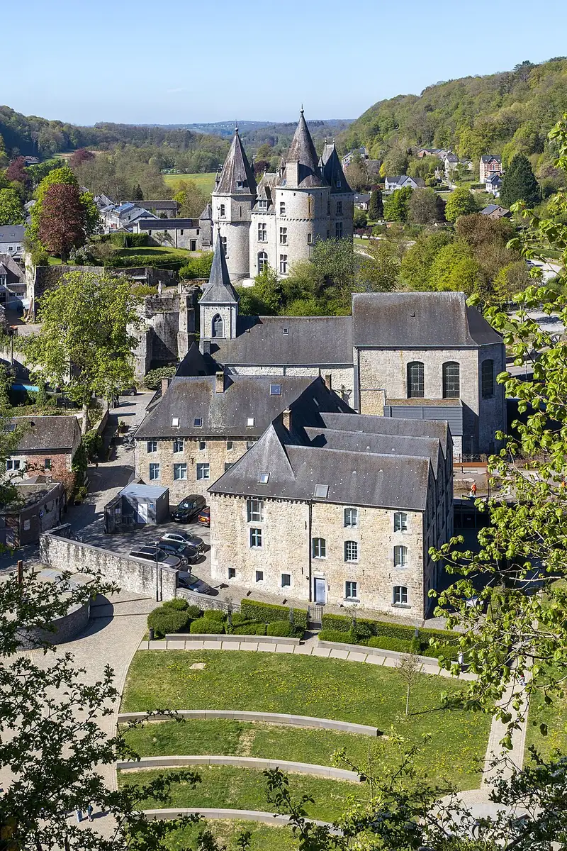L'ancien couvent des Récollets, l'église Saint-Nicolas et le château de Durbuy, Belgique
