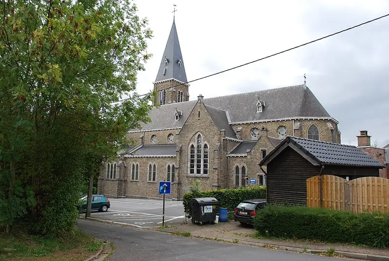 Vue de l'église Saint-Jean-Baptiste à Embourg