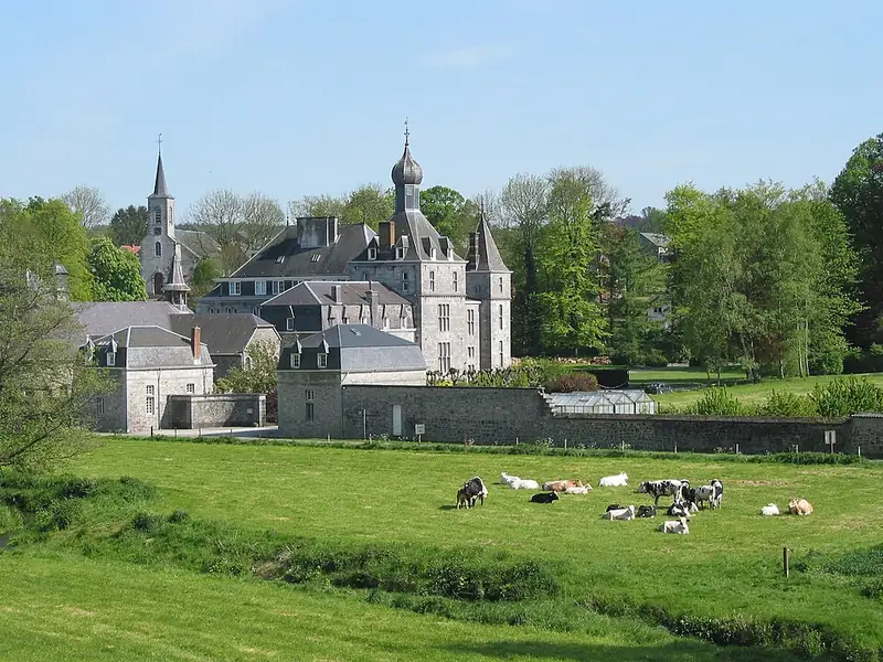 Ermeton-sur-Biert (Belgique), le couvent « Notre-Dame » et le village