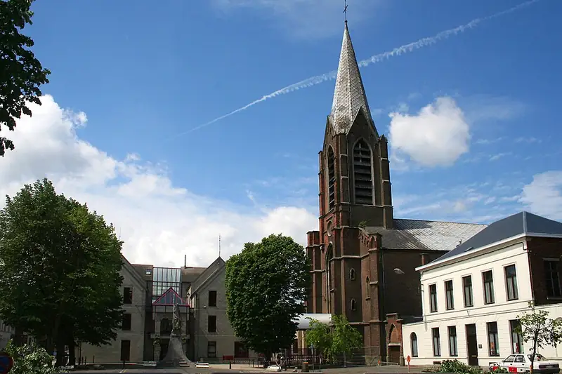 Fayt-lez-Manage, Place Albert 1er - L'église Saint-Gilles