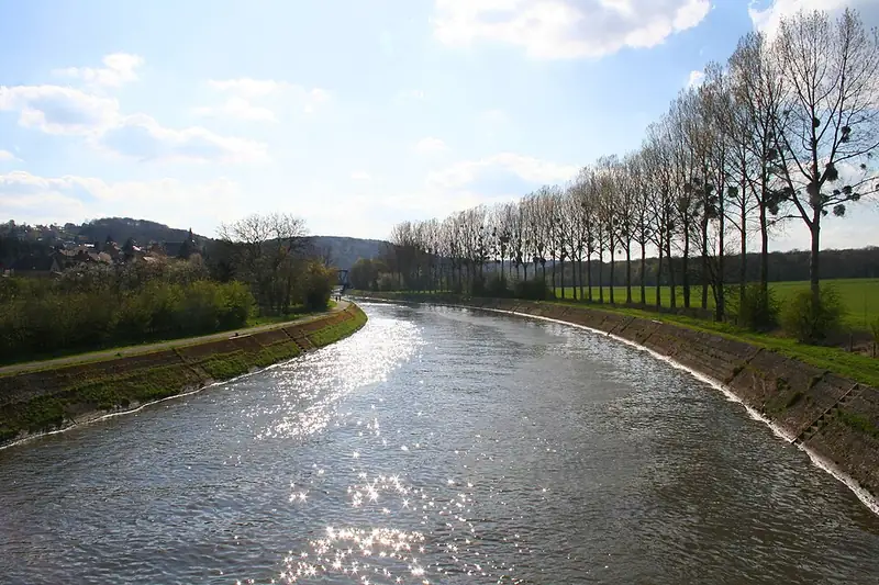 Franière (Belgique), le village vu du pont sur la Sambre