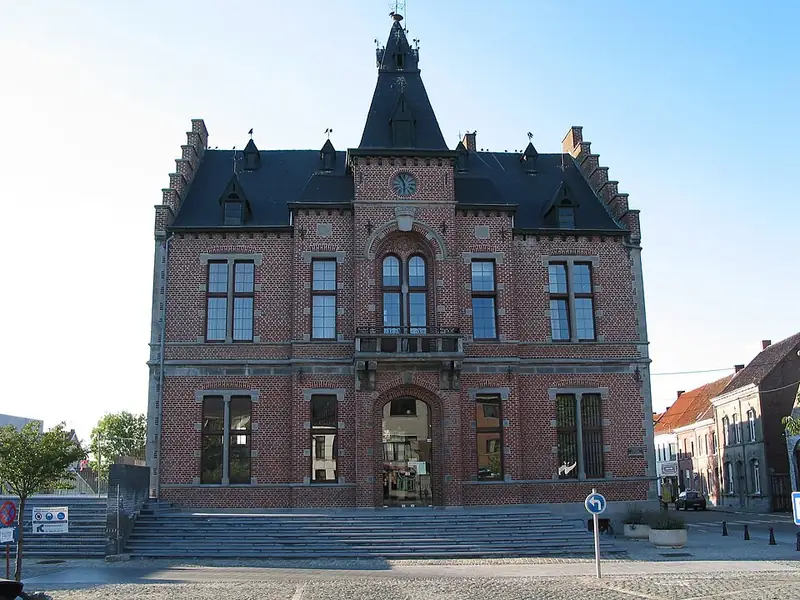 Frasnes-lez-Anvaing (Belgique), la maison communale