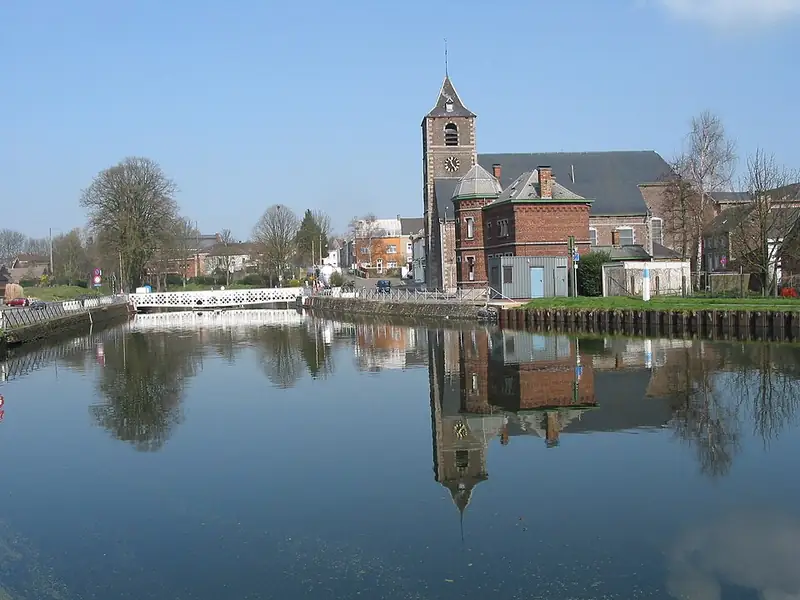 Houdeng-Aimeries (Belgique), le canal du Centre, le pont tournant et l'église Saint-Jean-Baptiste (1779)