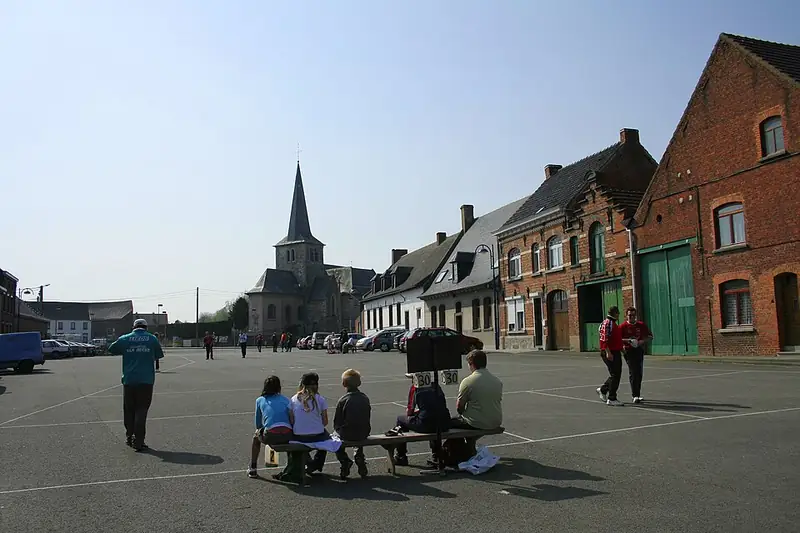 Hoves, jeu de balle pelotte, Place de Hoves