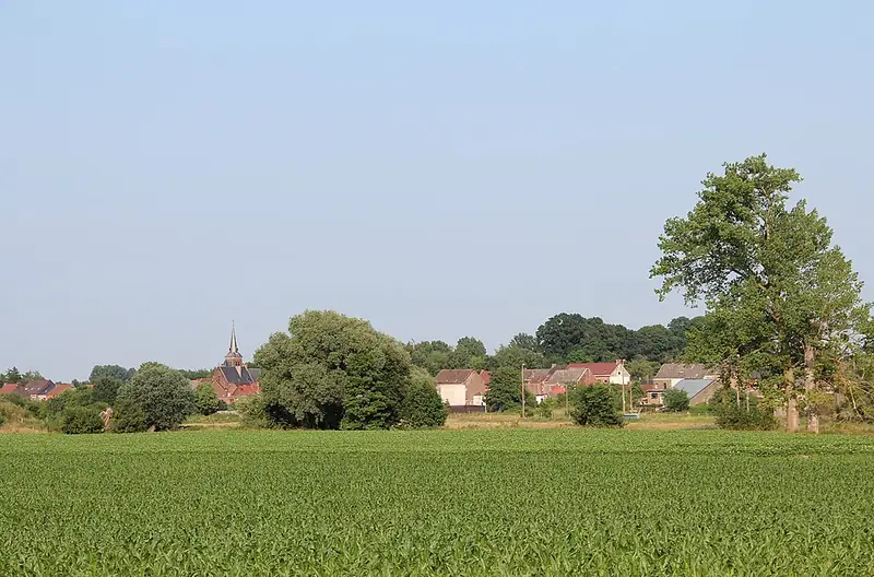Mesvin (Belgique), le quartier de l'église Saint-Vincent et la chausée Brunehaut