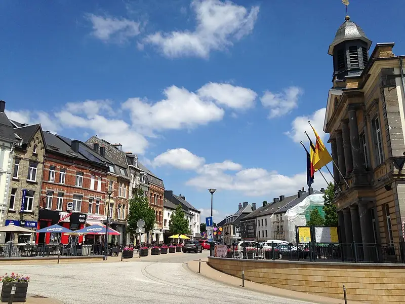 Grand Place à Neufchâteau (Belgique)