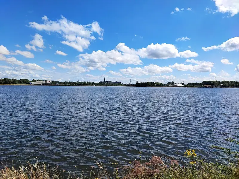 Panorama dnant sol « Grand Large », avou k' on pout vir Mont å lon