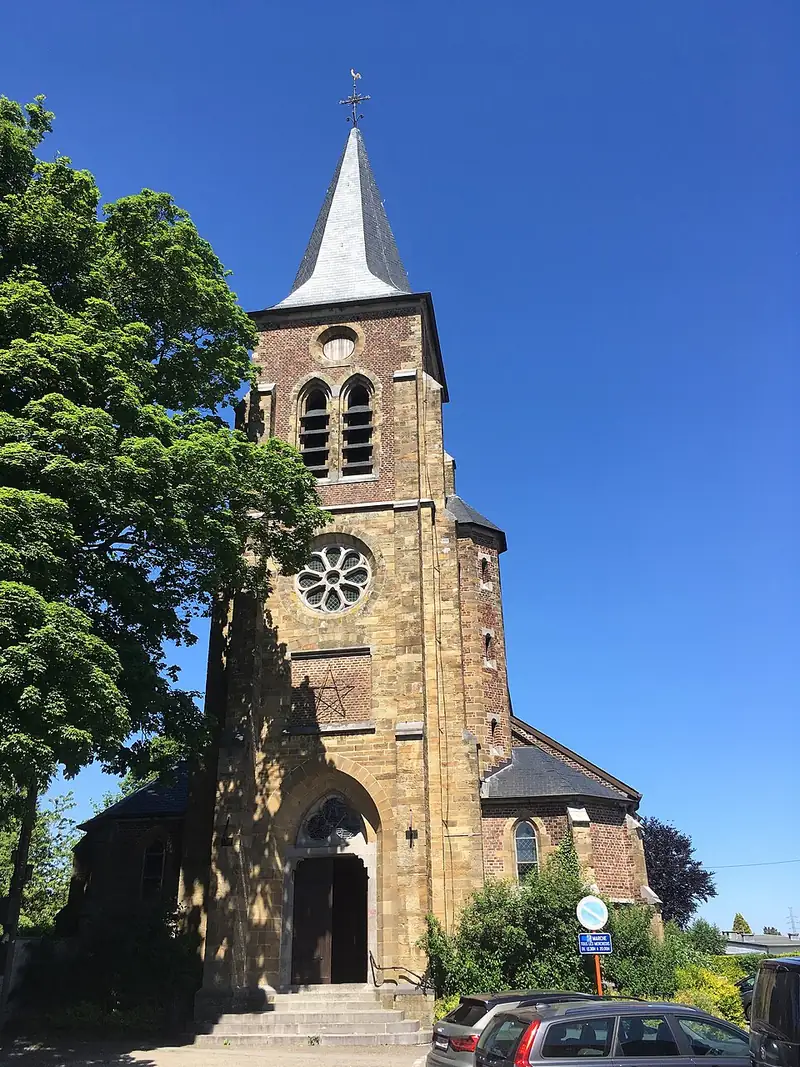 De nieuwe Sint-Firminuskerk in de "Rue des Deux Églises" (twee kerkenstraat) in Rotheux-Rimière, in juni 2021