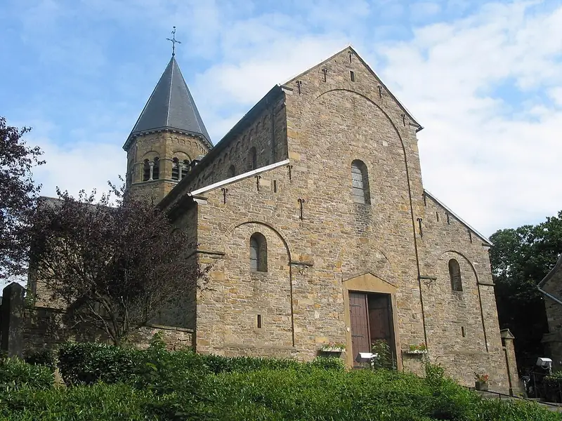 Saint-Séverin (Belgique), l'église des saints Pierre et Paul (Première moitié du XIIe siècle)