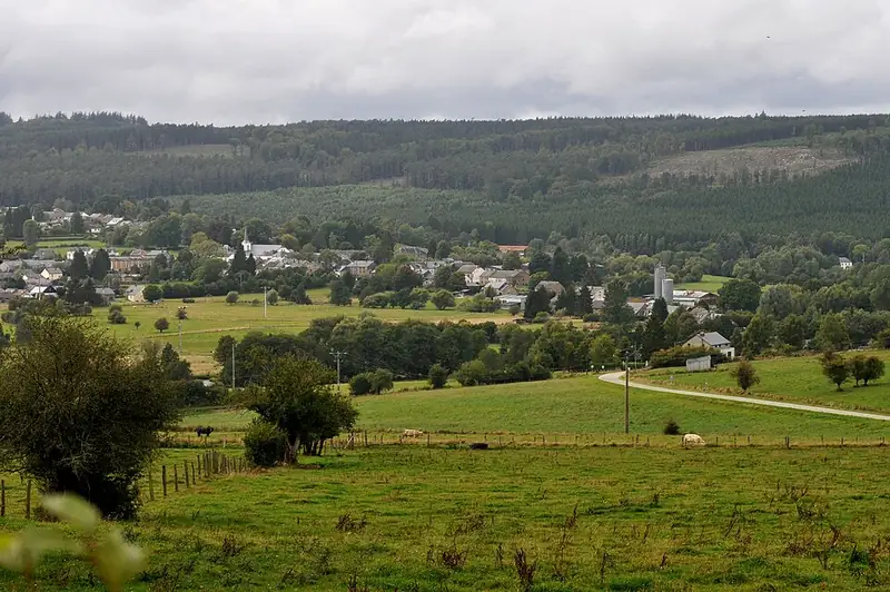 Vue sur le village de Lavacherie depuis le cimetière de la F.N.A.P.G