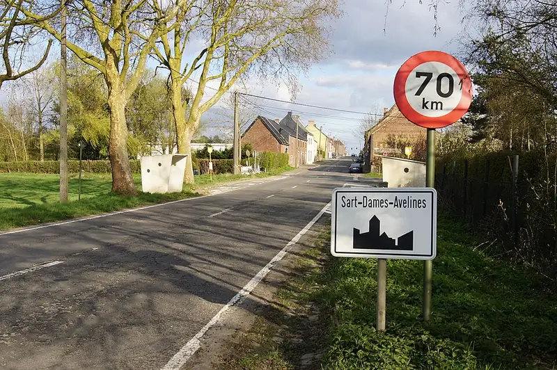 Sart-Dames-Avelines, Belgique: La Chaussée de Namur N93
