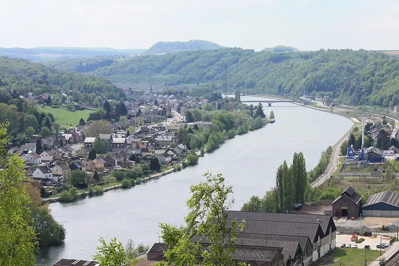 Sclayn (Belgique) vu depuis la réserve naturelle de Sclaigneaux