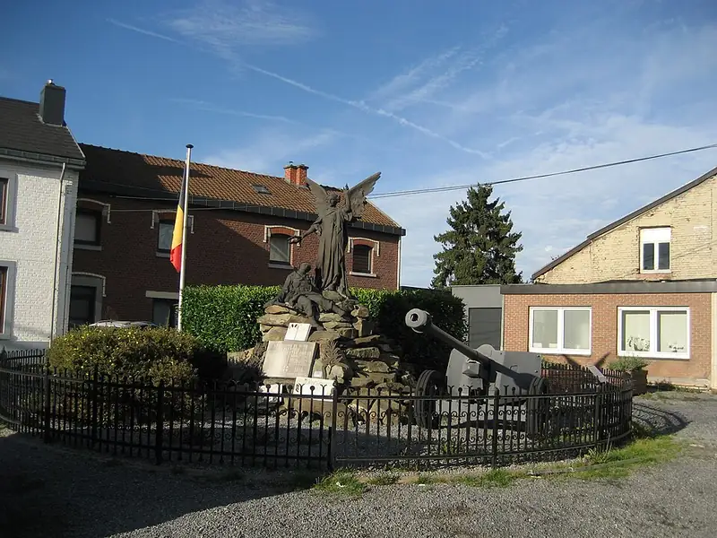 Monument aux Morts des deux guerres