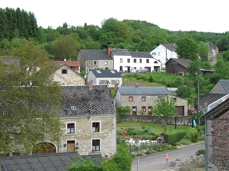 Tellin (Belgique), quartier du "Val des Cloches"