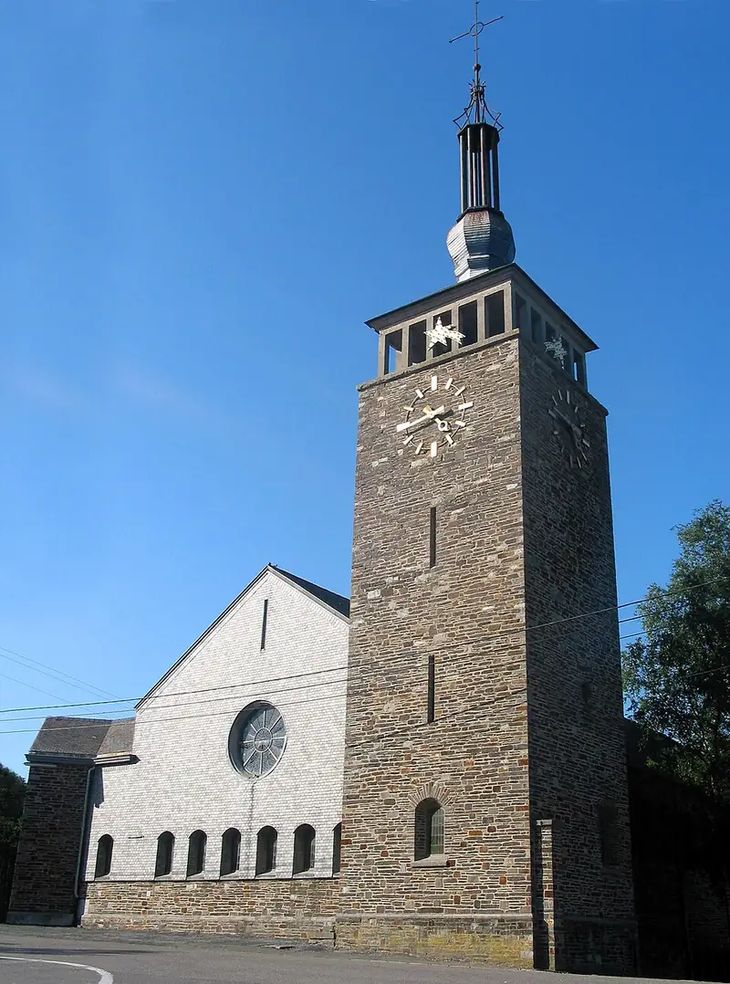 Tenneville (Belgique) l’église Notre-Dame de Bauraing (1957)