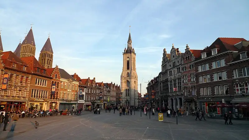 TOURNAI, Grand'Place, Beffroi et cathédrale