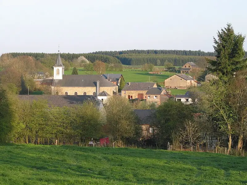 Transinne (Belgique), le village vu de la rue du Chêne