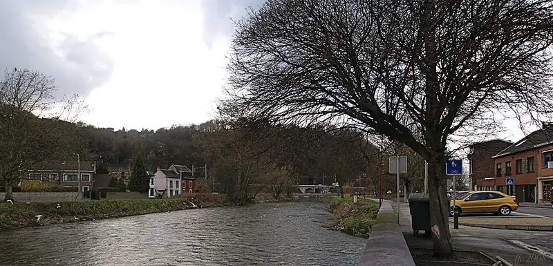 Vaux-sous-Chèvremont (Belgique): La Vesdre et le pont du chemin de fer de la ligne 37